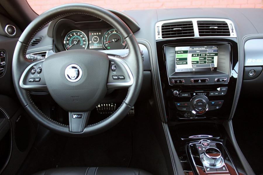  Jaguar XKR-S 2012 года  (фото 23 из 82)